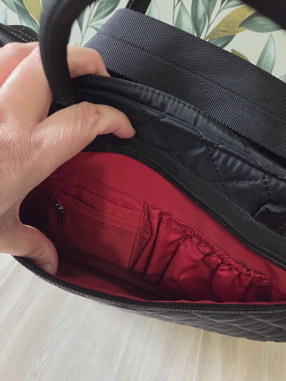 Hedgren Black Diamond Quilted Laptop Work Briefcase Bag Red Lining 16x12.5
